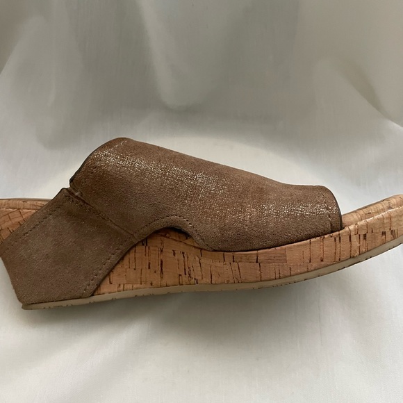 Donald Pliner gold leather and cork Gerie wedge - Picture 7 of 8